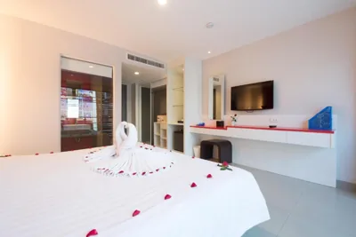 Habitación doble Deluxe con balcón — Alfresco Phuket Hotel